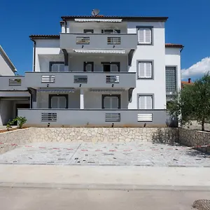 apartments-lacic.primorje-gorskikotar.com/